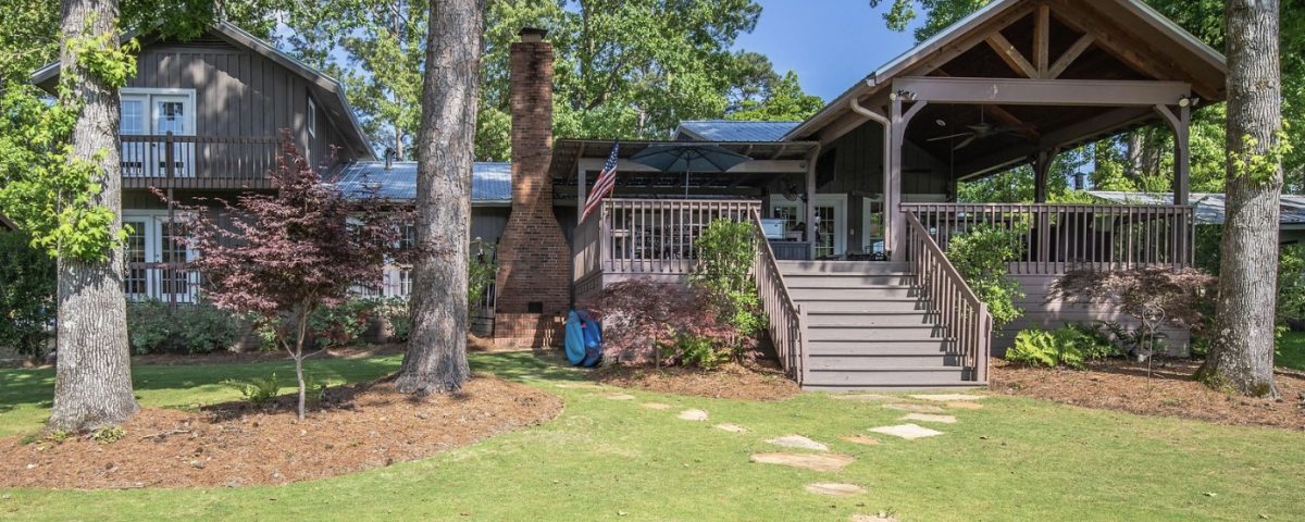 160 Mariners Road on Lake Martin