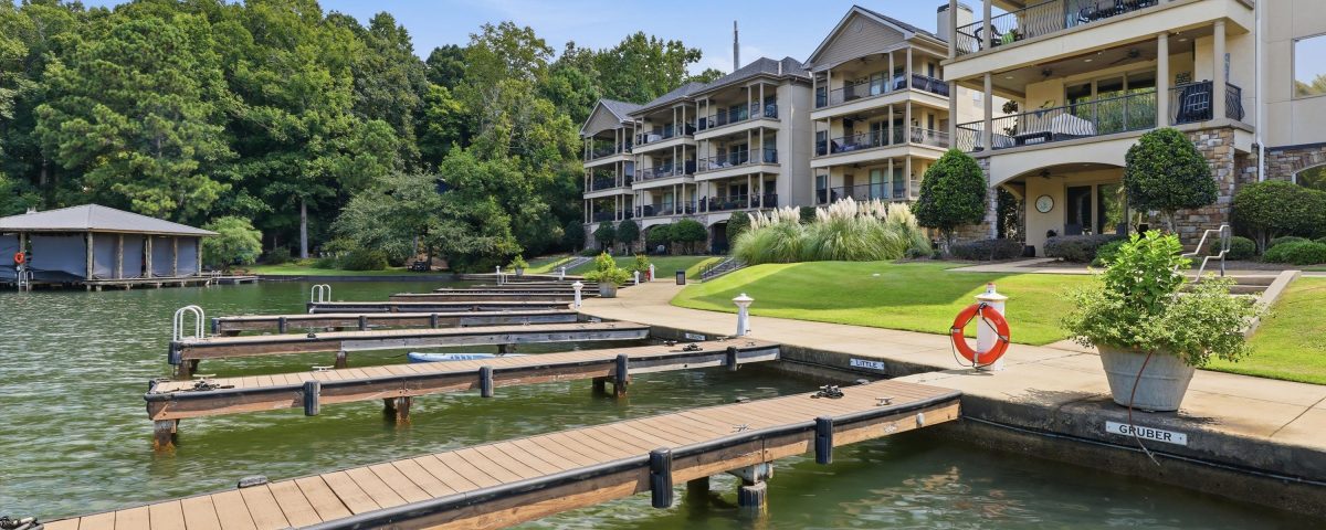 Harbor Pointe Condo E103